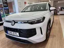 Vit (pure white) Ny 2025 VW Tayron Life SUV | 584 100 kr (Marknadspris)