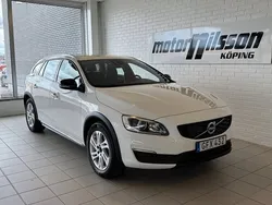 Vit Begagnad 2016 Volvo V60 CC Business Edition Kombi | 144 500 kr (Marknadspris)