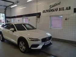 Vit Begagnad 2019 Volvo V60 CC Momentum Kombi | 259 000 kr (Lite dyr)