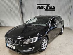 Svart Begagnad 2015 Volvo V60 Momentum Kombi | 144 000 kr (Marknadspris)