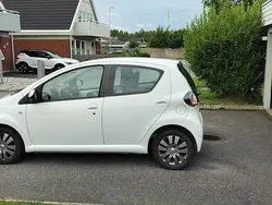 Vit Begagnad 2011 Toyota Aygo Halvkombi | 54 000 kr (Lite dyr)