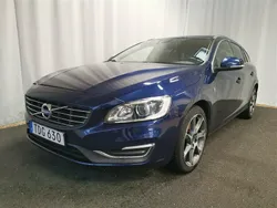 Begagnad 2015 Volvo V60 Momentum Kombi | 147 000 kr