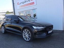 Svart Begagnad 2019 Volvo V60 CC Momentum Kombi | 254 500 kr (Marknadspris)