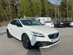 Vit Begagnad 2017 Volvo V40 CC Momentum Kombi | 169 900 kr (Marknadspris)