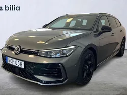 Mörkgrå Begagnad 2024 VW Passat R-line Kombi | 449 900 kr