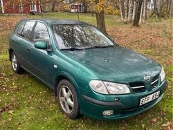 Grön Begagnad 2001 Nissan Almera Halvkombi | 5 500 kr