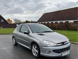 Grå Begagnad 2002 Peugeot 206 Halvkombi | 9 500 kr (Marknadspris)