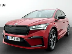 Röd (velvet red metallic) Begagnad 2023 Skoda Enyaq iV SportLine SUV | 494 900 kr (Marknadspris)