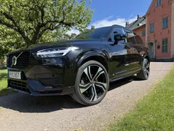 Svart Begagnad 2022 Volvo XC90 Pro SUV | 679 500 kr (Marknadspris)