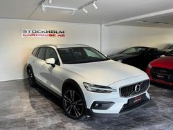 Vit Begagnad 2019 Volvo V60 CC Momentum Kombi | 239 900 kr (Marknadspris)