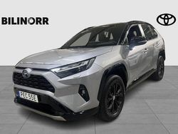 Grå Begagnad 2024 Toyota RAV4 Hybrid Style SUV | 439 900 kr (Marknadspris)