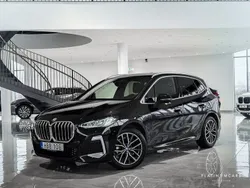 Svart (svart metallic) Begagnad 2022 BMW 225 Active Tourer M Sport Minibuss | 384 000 kr (Dyr)