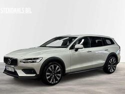 Vit Begagnad 2021 Volvo V60 CC Kombi | 299 700 kr (Marknadspris)