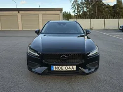 Svart Begagnad 2019 Volvo V60 Momentum Kombi | 205 500 kr (Bra pris)