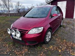 Röd Begagnad 2009 VW Golf Plus Cross Trendline Minibuss | 45 000 kr (Bra pris)
