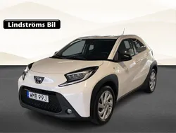 Vit Begagnad 2022 Toyota Aygo Comfort Halvkombi | 179 000 kr (Marknadspris)