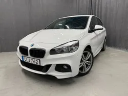 Vit Begagnad 2016 BMW 220 Active Tourer M Sport Minibuss | 198 900 kr