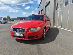 Röd Begagnad 2013 Volvo V70 Momentum Kombi | 72 000 kr (Marknadspris)