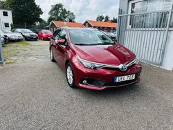 Röd Begagnad 2018 Toyota Auris Hybrid Active Kombi | 189 900 kr (Marknadspris)