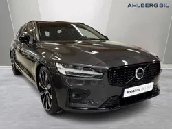 Grå Begagnad 2023 Volvo V60 Ultimate Kombi | 409 500 kr (Marknadspris)