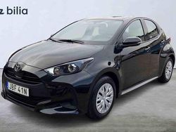 Svart Begagnad 2025 Toyota Yaris Hybrid Halvkombi | 229 900 kr