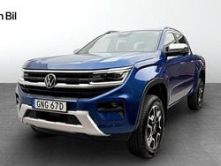 Mörkblå (bright blue metallic) Begagnad 2023 VW Amarok Style Pickup | 669 900 kr (Marknadspris)