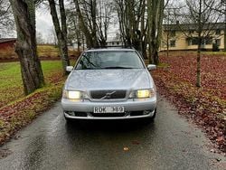 Begagnad 2000 Volvo V70 Kombi | 43 900 kr (Dyr)