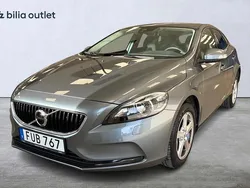 Grå Begagnad 2017 Volvo V40 Kinetic Kombi | 184 900 kr (Marknadspris)