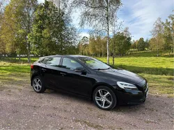 Svart Begagnad 2017 Volvo V40 Business Edition Kombi | 160 000 kr (Marknadspris)
