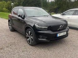 Svart Begagnad 2022 Volvo XC40 SUV | 288 000 kr