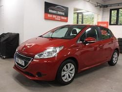 Mörkröd Begagnad 2014 Peugeot 208 Halvkombi | 59 900 kr (Marknadspris)