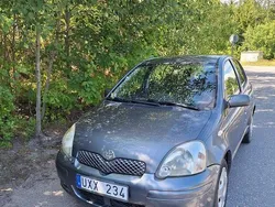 Blå Begagnad 2004 Toyota Yaris Halvkombi | 35 000 kr (Lite dyr)