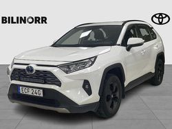 Vit Begagnad 2023 Toyota RAV4 Hybrid Active SUV | 349 900 kr (Marknadspris)