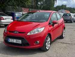 Röd Begagnad 2010 Ford Fiesta Titanium Halvkombi | 48 500 kr (Marknadspris)