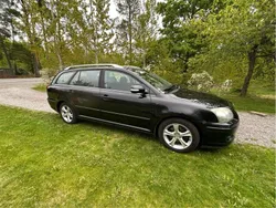 Svart Begagnad 2007 Toyota Avensis Kombi | 27 000 kr (Marknadspris)
