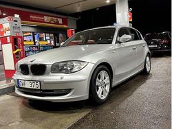 Grå Begagnad 2010 BMW 118 Advantage Halvkombi | 54 900 kr (Marknadspris)
