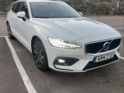 Vit Begagnad 2020 Volvo V60 Kombi | 299 990 kr (Lite dyr)