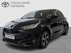 Svart Begagnad 2024 Toyota Yaris Hybrid Active Halvkombi | 259 900 kr (Lite dyr)