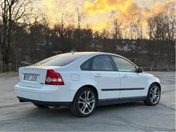 Vit Begagnad 2004 Volvo S40 Sedan | 26 500 kr (Marknadspris)