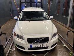 Vit Begagnad 2012 Volvo V70 Momentum Kombi | 84 995 kr (Marknadspris)