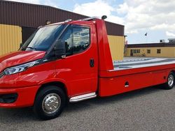Röd Begagnad 2024 Iveco Daily Pickup | 1 595 000 kr