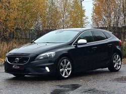 Svart Begagnad 2013 Volvo V40 R-Design Summum Kombi | 99 700 kr (Dyr)