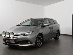 Ljusgrå Begagnad 2016 Toyota Auris Touring Sports Active Kombi | 109 800 kr