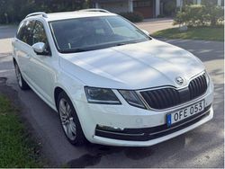 Vit Begagnad 2020 Skoda Octavia G-TEC Style Kombi | 69 000 kr (Marknadspris)