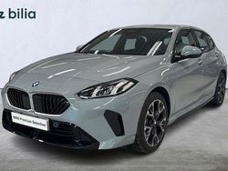 Grå (m brooklyn grey metallic) Begagnad 2025 BMW 120 M Sport Halvkombi | 369 900 kr