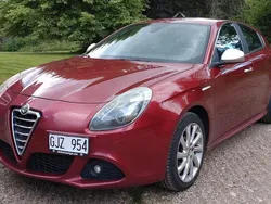 Röd Begagnad 2011 Alfa Romeo Giulietta Distinctive Halvkombi | 69 000 kr (Lite dyr)