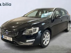 Svart Begagnad 2015 Volvo V60 Summum Kombi | 179 900 kr (Marknadspris)