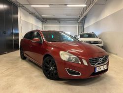 Röd Begagnad 2011 Volvo V60 Momentum Kombi | 64 900 kr (Marknadspris)