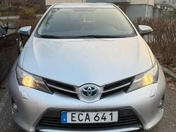 Begagnad 2015 Toyota Auris Hybrid Halvkombi | 80 000 kr (Bra pris)