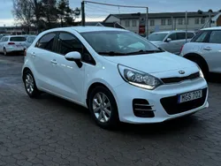 Vit Begagnad 2016 Kia Rio Halvkombi | 74 900 kr (Marknadspris)